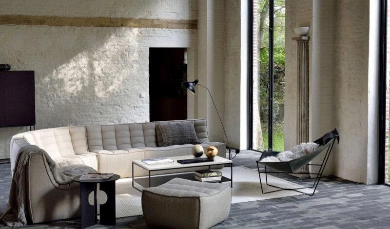 Descubre cómo combinar tu alfombra y sofá para crear un salón con personalidad