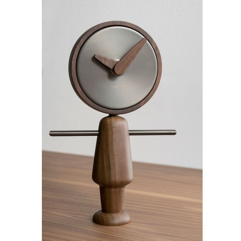 Reloj mesa Nene Nomon madera nogal