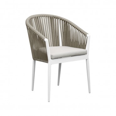 Sillón Ukiah blanco Mooma Design